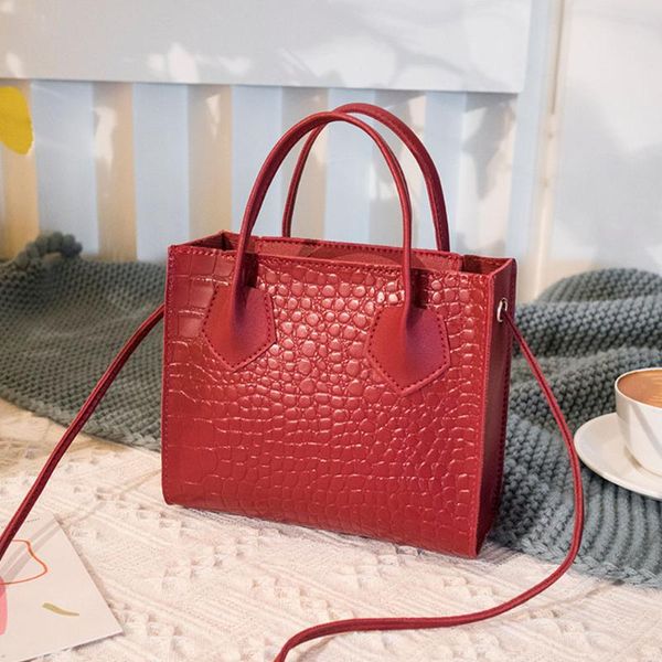 women single shoulder pu leather girls handbag party gift crocodile pattern crossbody bag fashion with handle dating ladies
women single shoulder pu leather girls handbag party gift crocodile pattern crossbody bag fashion with handle dating ladies