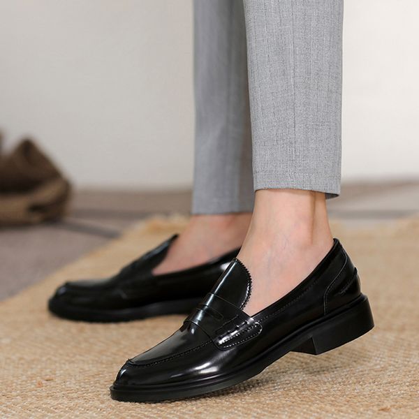 2020 women oxfords british moccasins chunky round toe genuine leather brogues famous low heel mark ladies in black white office shoes x4f1
2020 women oxfords british moccasins chunky round toe genuine leather brogues famous low heel mark ladies in black white office shoes x4f1