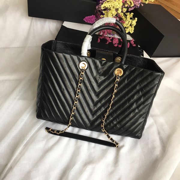 2021 new style large tote bag 57974 imported palm print gold metal fittings the inner cloth bag is equipped with the inner layer bags
2021 new style large tote bag 57974 imported palm print gold metal fittings the inner cloth bag is equipped with the inner layer bags