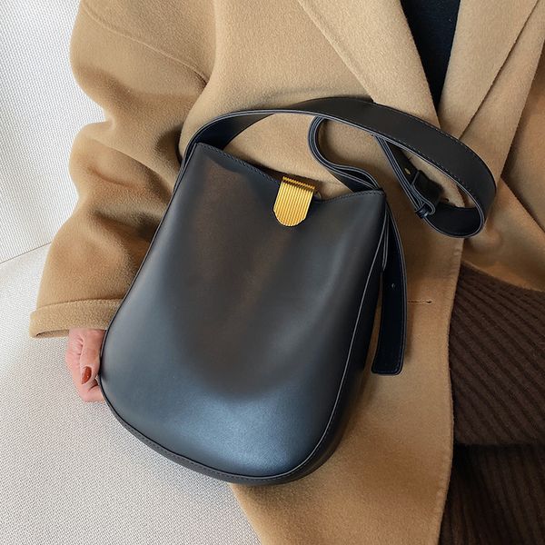 simple and compact handbag and luxury pu leather handbag brand bucket and winter 2020 women's handbag design, Black;red
simple and compact handbag and luxury pu leather handbag brand bucket and winter 2020 women's handbag design, Black;red