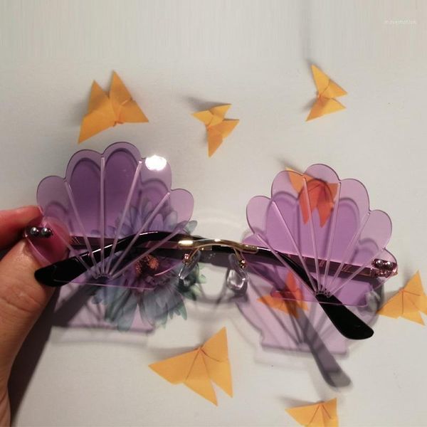qpeclou 2020 new fashion rimless shell sunglasses women metal frameless funny party sun glasses female colorful shades oculos1, White;black
qpeclou 2020 new fashion rimless shell sunglasses women metal frameless funny party sun glasses female colorful shades oculos1, White;black