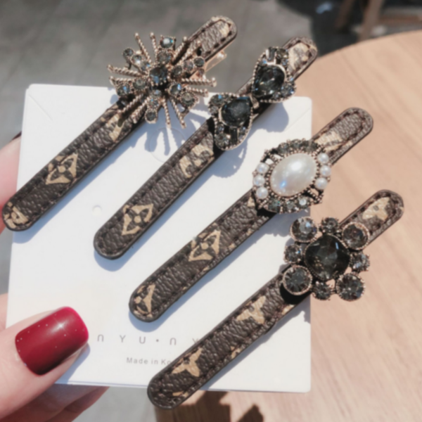 wholesale pu leather luxury designer hair clips l-letters crystal bangs edge clips elegant charm women hair jewelry accessories, Black;brown
wholesale pu leather luxury designer hair clips l-letters crystal bangs edge clips elegant charm women hair jewelry accessories, Black;brown