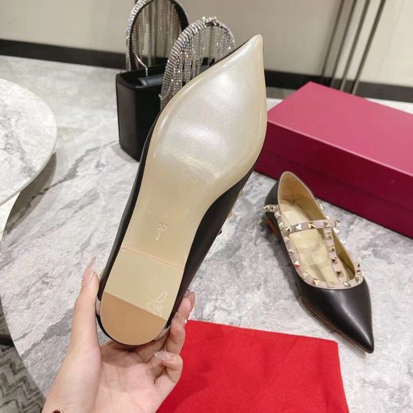 classic fashion slides sandals lady summer sandals designer metal buckle large size leather thick bottom high heeled women shoe bagshoe1978, Black
classic fashion slides sandals lady summer sandals designer metal buckle large size leather thick bottom high heeled women shoe bagshoe1978, Black