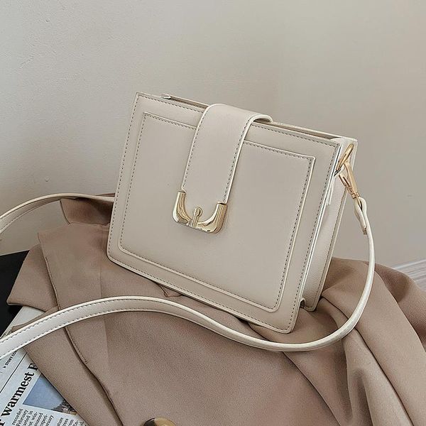 niche design style handbags 2021 new fashion all-match messenger bag high-quality texture square bag width: 19.5cm
niche design style handbags 2021 new fashion all-match messenger bag high-quality texture square bag width: 19.5cm