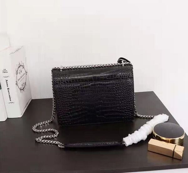 2021 ladies leather handbag latest ladies one shoulder messenger chain bag crocodile grain leather handbag wallet, Black;red
2021 ladies leather handbag latest ladies one shoulder messenger chain bag crocodile grain leather handbag wallet, Black;red