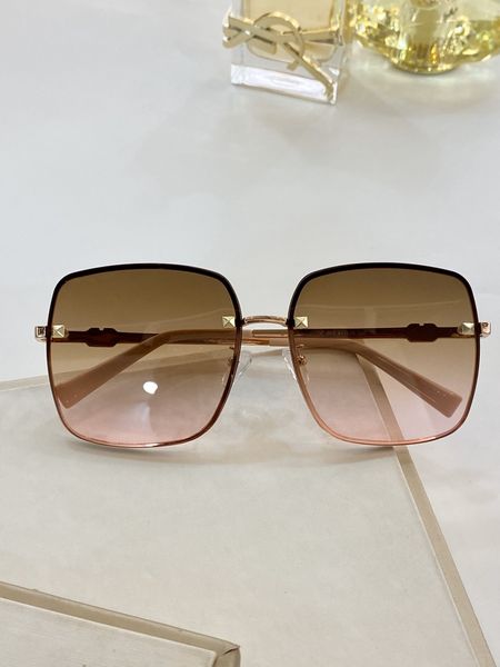 2021 new european and american identical sunglasses rivet style box sunglasses fashion glasses va4072 size 61*15-140
2021 new european and american identical sunglasses rivet style box sunglasses fashion glasses va4072 size 61*15-140