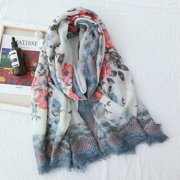 2021 new design women printed shawl scarf floral tassels para mujer hair accessories, Blue;gray
2021 new design women printed shawl scarf floral tassels para mujer hair accessories, Blue;gray