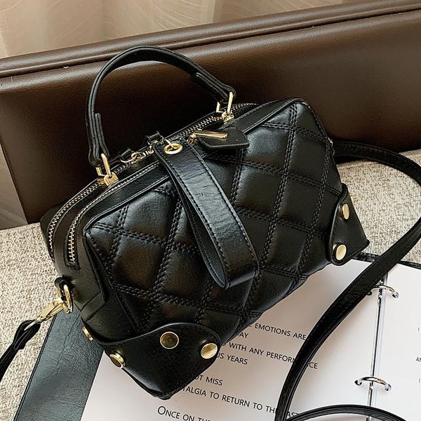 solid pu leather shoulder pack vintage crossbody women's bag fashion retro lady handbags bolso bandolera acolchado
solid pu leather shoulder pack vintage crossbody women's bag fashion retro lady handbags bolso bandolera acolchado