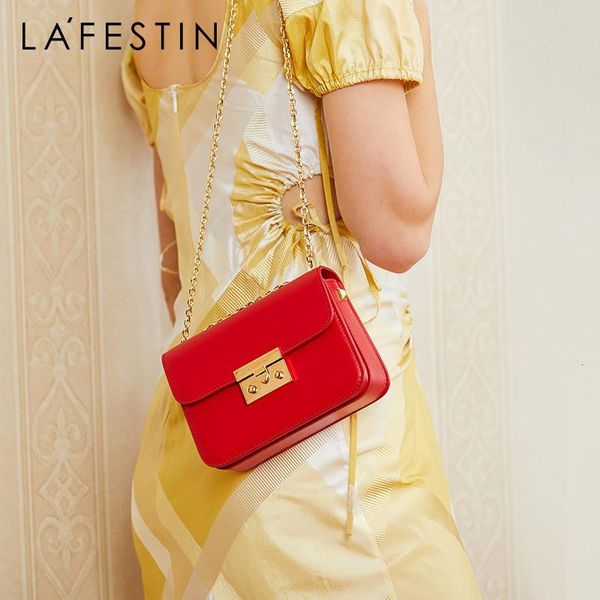 pull fistin 2020 chain single shoulder messenger woman bag joker concise lock catch small square bag
pull fistin 2020 chain single shoulder messenger woman bag joker concise lock catch small square bag