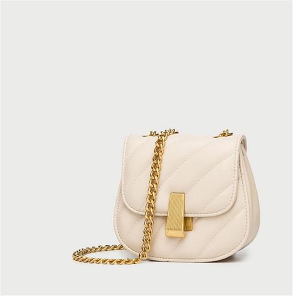 2020 fashion pu leather oval design simple shoulder bags for women saddle chain shoulder messenger bag female chic style black
2020 fashion pu leather oval design simple shoulder bags for women saddle chain shoulder messenger bag female chic style black