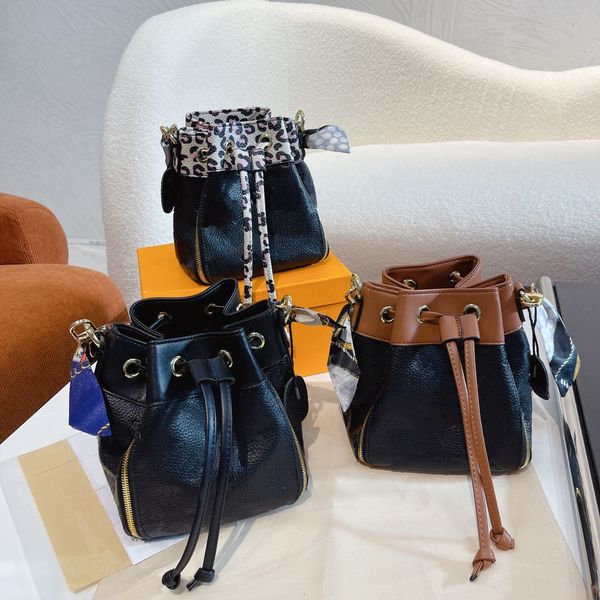 women luxurys designers wallets tote drawstring silk scarf letters plain floral bucket bag diana package handbags string black shoulder bags
women luxurys designers wallets tote drawstring silk scarf letters plain floral bucket bag diana package handbags string black shoulder bags