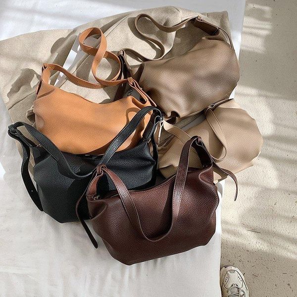 cross body 2021 fashion designer women shoulder bag lady solid underarm shopping handbag female leather party high capacity half moon bags
cross body 2021 fashion designer women shoulder bag lady solid underarm shopping handbag female leather party high capacity half moon bags