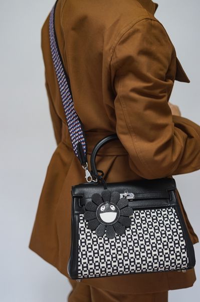 factory wholesale beautiful artical black design purse,barenia leather,3colors,25cm,fully handmade,fast delivery,contact me for details
factory wholesale beautiful artical black design purse,barenia leather,3colors,25cm,fully handmade,fast delivery,contact me for details