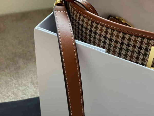 bags luxury shoulder brand bucket fashion simple square bag women's designer messenger mobile phone handbags 1220 zko9
bags luxury shoulder brand bucket fashion simple square bag women's designer messenger mobile phone handbags 1220 zko9