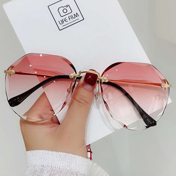 anti rimless glasses cut edge sunshade ultraviolet sunglasses women's net red korean fashion women's sunglasses show small face, White;black
anti rimless glasses cut edge sunshade ultraviolet sunglasses women's net red korean fashion women's sunglasses show small face, White;black