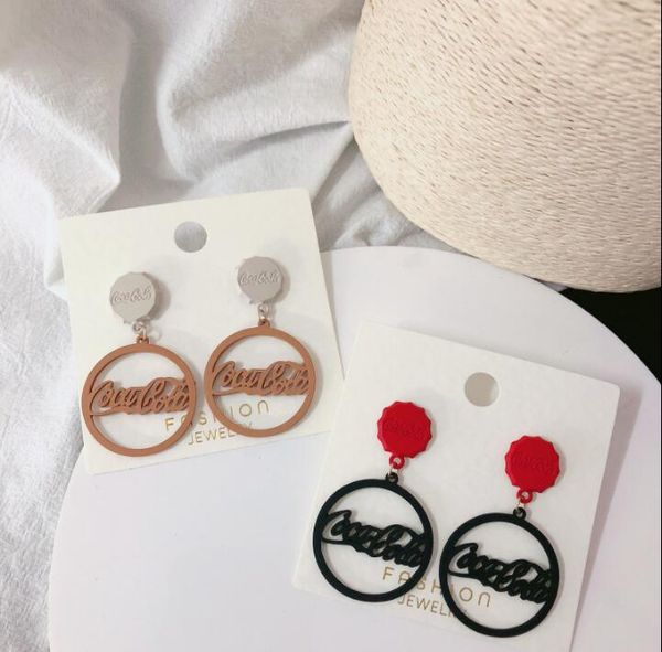 2020 the new cola bottle cap ear studs with letter rings tassel earrings in black and brown are available 511, Golden;silver
2020 the new cola bottle cap ear studs with letter rings tassel earrings in black and brown are available 511, Golden;silver