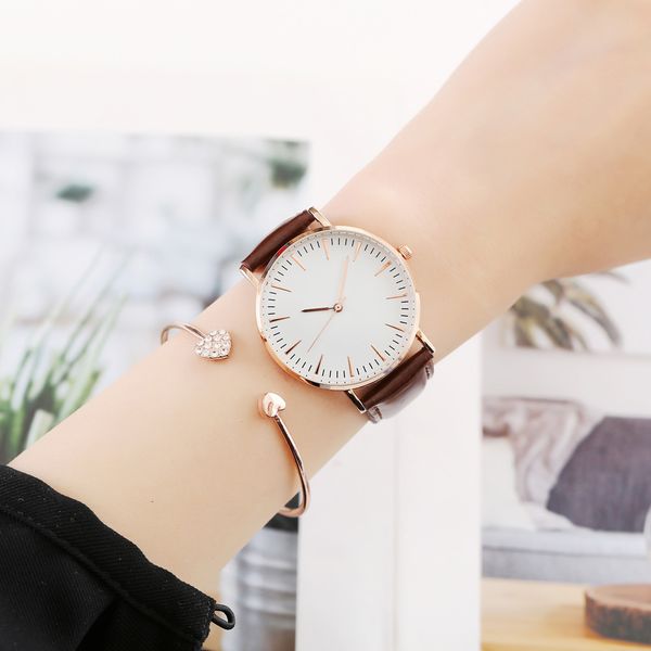 newdoobo simple women watches woman ladies casual leather quartz watch female clock montre femme, Slivery;black
newdoobo simple women watches woman ladies casual leather quartz watch female clock montre femme, Slivery;black
