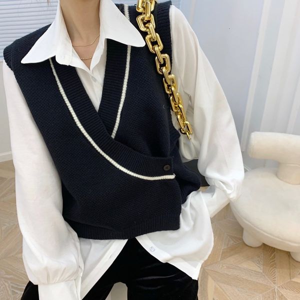 2021 new female mode matching sets v-neck knit vest big solid white shirt two pieces together spring 35wz, Gray
2021 new female mode matching sets v-neck knit vest big solid white shirt two pieces together spring 35wz, Gray