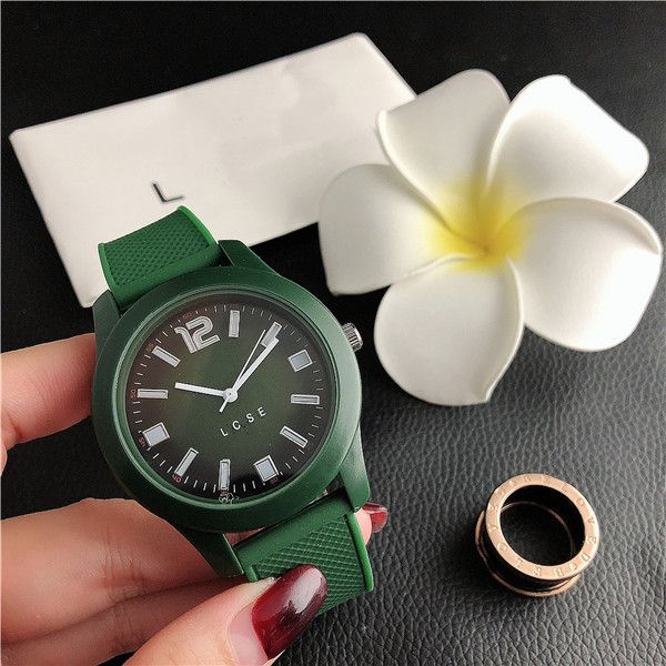 42.8mm men's and women's casual watches styles roman six-pin style tape quartz watch, Slivery;black
42.8mm men's and women's casual watches styles roman six-pin style tape quartz watch, Slivery;black