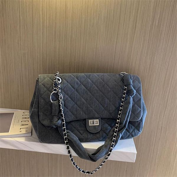 2020 new style diamond chain retro denim handbag fashion all-match one shoulder messenger bag women purse and handbag sac a main
2020 new style diamond chain retro denim handbag fashion all-match one shoulder messenger bag women purse and handbag sac a main