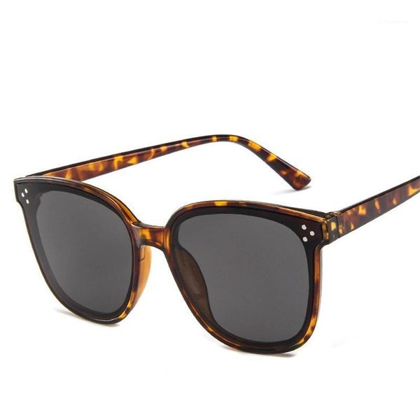luxury cat eye frame sunglasses women men driving vintage round oversized sun glasses brand designer uv400 20201, White;black
luxury cat eye frame sunglasses women men driving vintage round oversized sun glasses brand designer uv400 20201, White;black