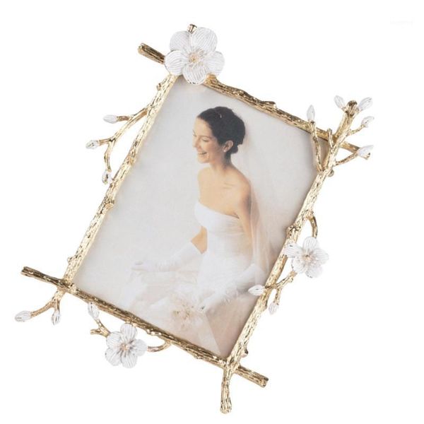 retro golden modern simple luxury enamel creative metal p frame for gift swing sets gift decoration (4x6)1
retro golden modern simple luxury enamel creative metal p frame for gift swing sets gift decoration (4x6)1