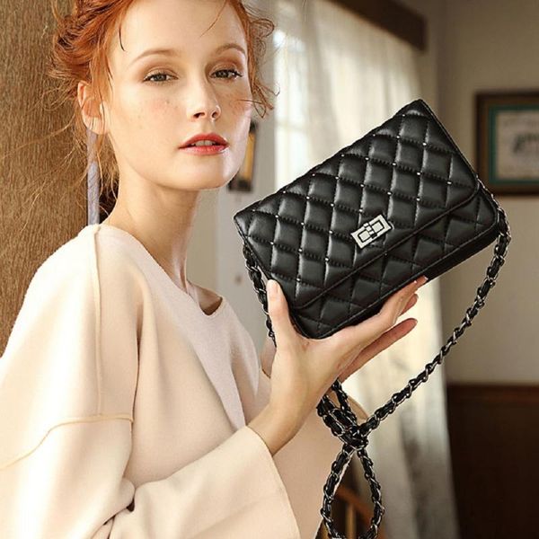 genuine leather women's fragrant limelight layer sheep fashion diamond chain small square bag
genuine leather women's fragrant limelight layer sheep fashion diamond chain small square bag