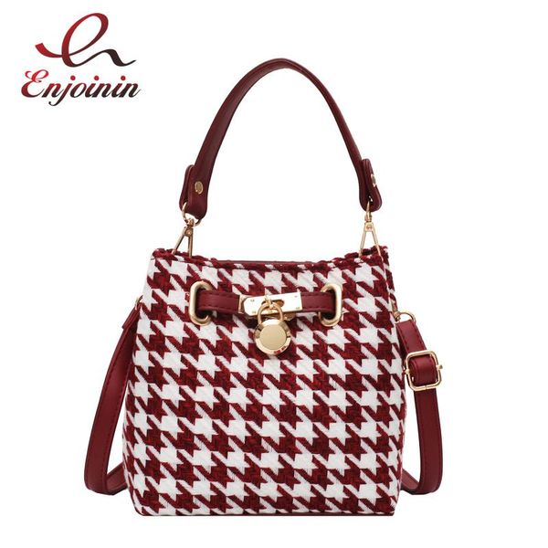 simple woven pu leather shoulder bags for women 2020 winter handbags lux trend designer women's luxury chain hand bag
simple woven pu leather shoulder bags for women 2020 winter handbags lux trend designer women's luxury chain hand bag