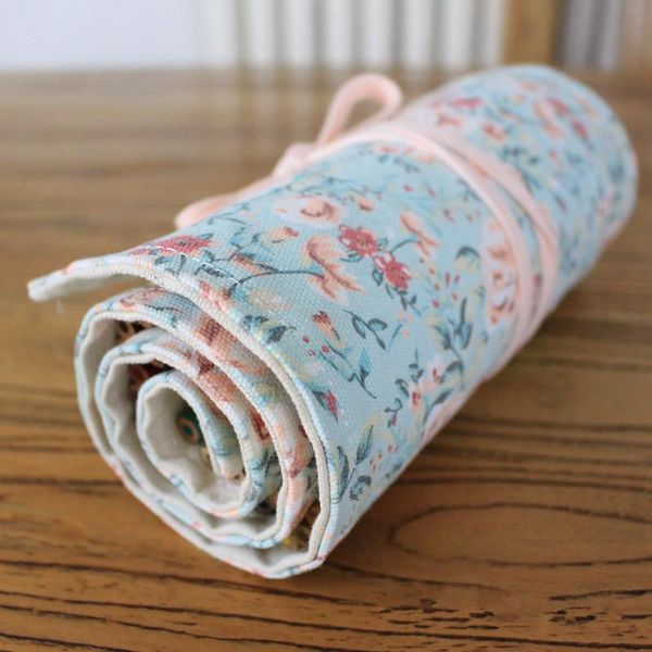 cotton canvas pencil curtain storage bag 36/46/72 hole pen shade rural flower 1114-5
cotton canvas pencil curtain storage bag 36/46/72 hole pen shade rural flower 1114-5