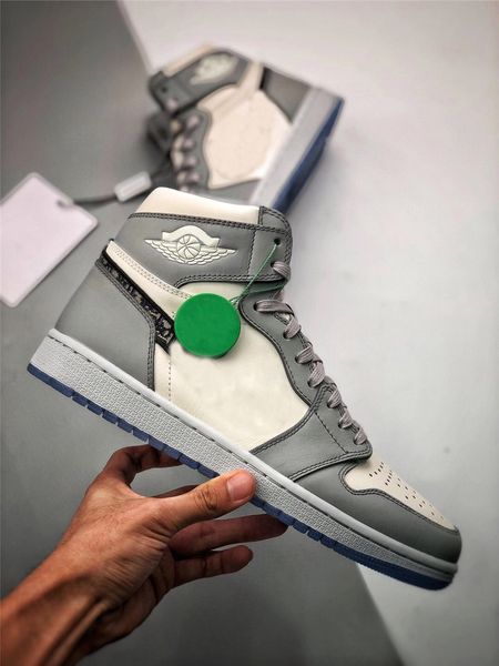 2021 release authentic 1 high og low outdoor shoes men women 1s wolf grey sail pn dust white with original box with dust bag cn8607-002
2021 release authentic 1 high og low outdoor shoes men women 1s wolf grey sail pn dust white with original box with dust bag cn8607-002