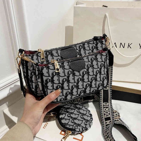 2022 factory wholesale bag women new single shoulder messenger women's fashion middle ancient wide shoulder belt small square mahjong b
2022 factory wholesale bag women new single shoulder messenger women's fashion middle ancient wide shoulder belt small square mahjong b