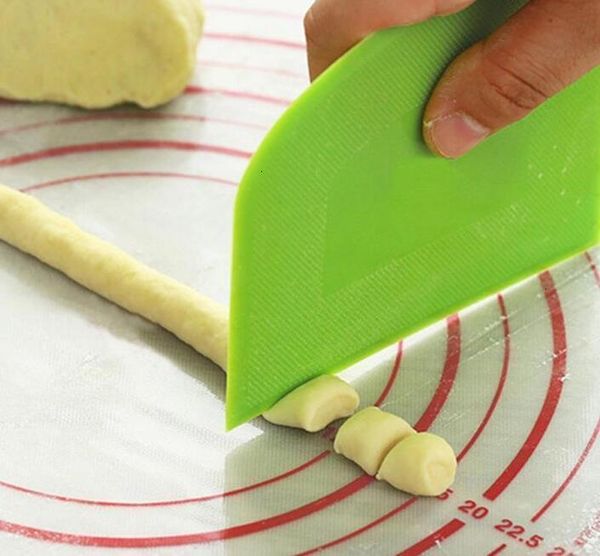 factory price fondant cream spatula diy cutters new creative dough scraper cake cutter pastry baking tool kitchen access 
factory price fondant cream spatula diy cutters new creative dough scraper cake cutter pastry baking tool kitchen access
