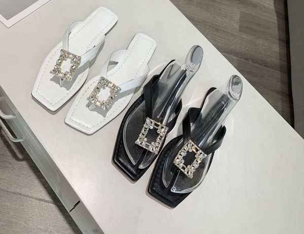 2020 летней чистая красная новая вода алмаз квадратной кнопка клип нога плоскодонная елочки тапочки женщин носить модные и универсальные сан, Black
2020 летней чистая красная новая вода алмаз квадратной кнопка клип нога плоскодонная елочки тапочки женщин носить модные и универсальные сан, Black