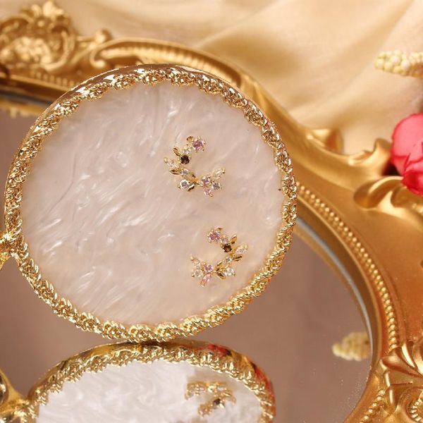 south korea's new design fashion jewelry exquisite copper inlaid zircon wreath leaf flower female small and versatile earrings, Golden;silver
south korea's new design fashion jewelry exquisite copper inlaid zircon wreath leaf flower female small and versatile earrings, Golden;silver