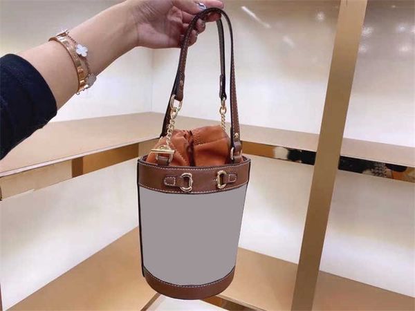 classic luxury designer vintage lady women genuine leather handbag shoulder bags fashion designers tote bucket lock chains embroidery purses
classic luxury designer vintage lady women genuine leather handbag shoulder bags fashion designers tote bucket lock chains embroidery purses