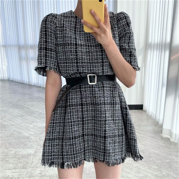 2021 new early spring retro round neck hem fringe design tweed dress with belt women xfm1, Black;gray
2021 new early spring retro round neck hem fringe design tweed dress with belt women xfm1, Black;gray