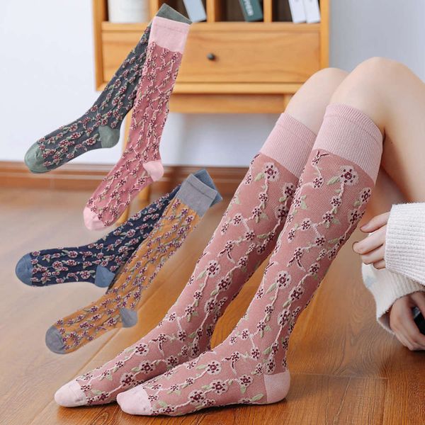 autumn and winter new sports color show thin leg long tube women's socks, Black;white
autumn and winter new sports color show thin leg long tube women's socks, Black;white