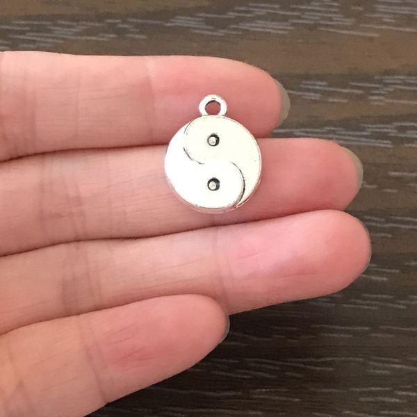 wholesale diy jewelry making yin yang charms zinc alloy yinyang pendant for charm bracelet necklace earrings zipper pull book mark, Bronze;silver
wholesale diy jewelry making yin yang charms zinc alloy yinyang pendant for charm bracelet necklace earrings zipper pull book mark, Bronze;silver