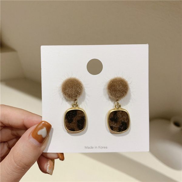 trendy geometric women dangle earrings round earrings in autumn fashion elegant korean simple jewelry, Silver
trendy geometric women dangle earrings round earrings in autumn fashion elegant korean simple jewelry, Silver