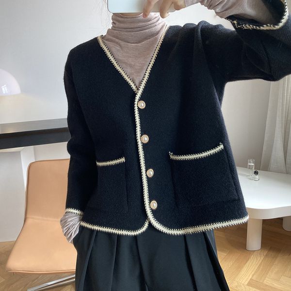new 2021 spring v-neck long sleeve knitted striped cute button sweater poncho casual women cardigans a8co, White;black
new 2021 spring v-neck long sleeve knitted striped cute button sweater poncho casual women cardigans a8co, White;black