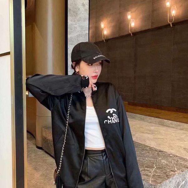 spring and autumn 2020 new women's web celebrity, the same style of black letters embroidered baseball uniforms women's loose popu, Black;brown
spring and autumn 2020 new women's web celebrity, the same style of black letters embroidered baseball uniforms women's loose popu, Black;brown