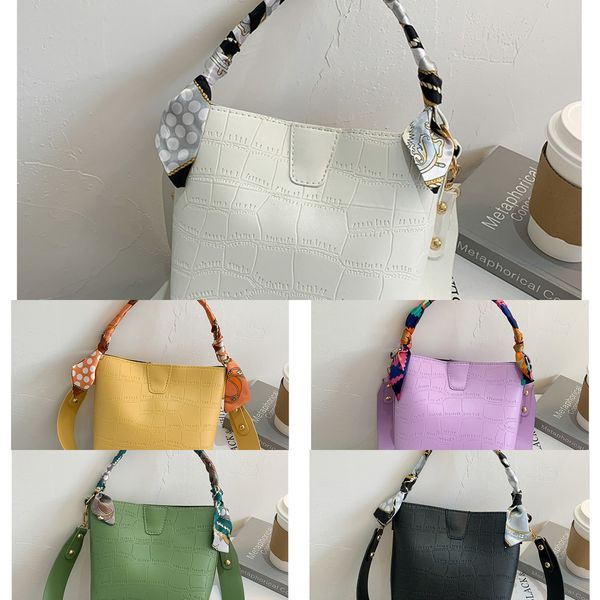 2020 new hand handscarf handfashion crocodile silk hand-held messenger for women in summer 2020 new handbag handbagscarf handbagfashion croc
2020 new hand handscarf handfashion crocodile silk hand-held messenger for women in summer 2020 new handbag handbagscarf handbagfashion croc