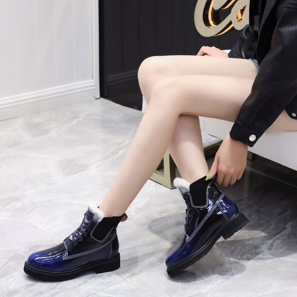 designer womens boots luxury black blue gradient suture patent leather lace-up with fluff low heel with box size 35-40
designer womens boots luxury black blue gradient suture patent leather lace-up with fluff low heel with box size 35-40