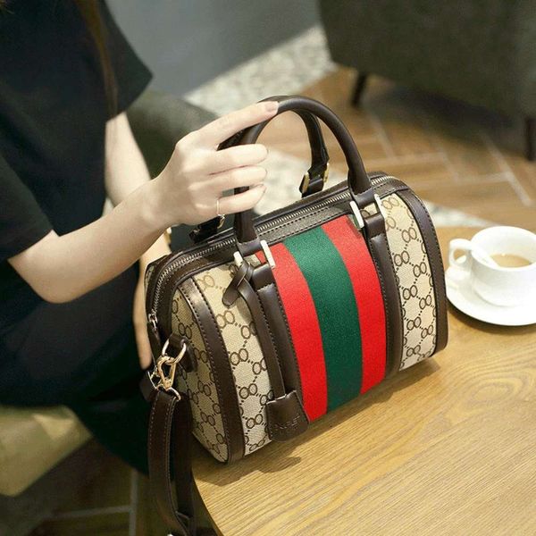 luxurys designers 2021 new boston women's fashion trend pillow type leather handbag shoulder bag
luxurys designers 2021 new boston women's fashion trend pillow type leather handbag shoulder bag