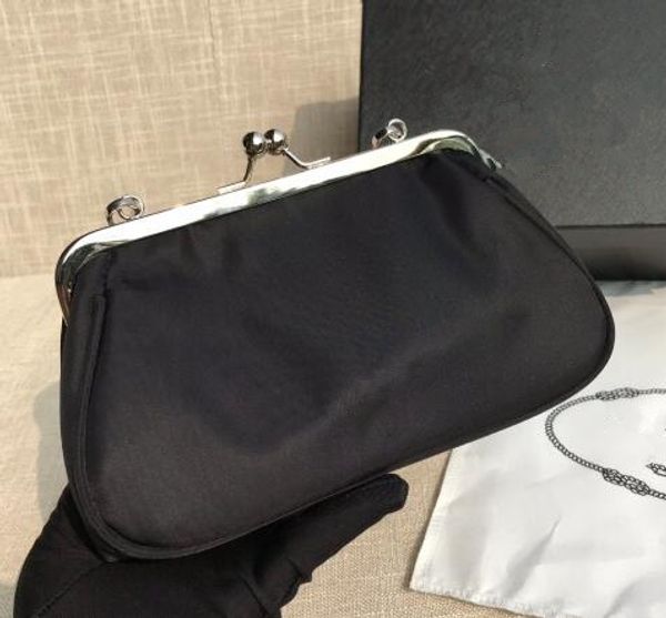 classic men bags chain nylon waistbag chest bag purse match fabric tote handbags wallet belt tote parachute fabric bag crossbody purse
classic men bags chain nylon waistbag chest bag purse match fabric tote handbags wallet belt tote parachute fabric bag crossbody purse