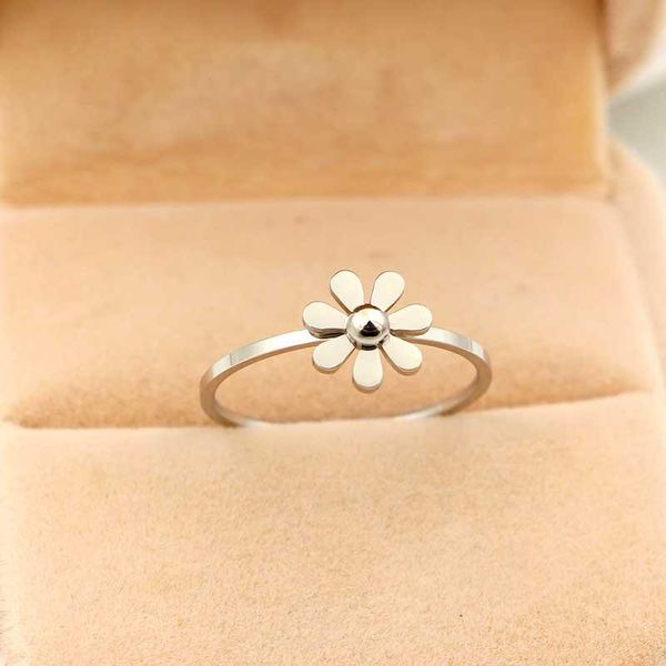 cluster rings martick sweet style camellia design stainless steel beautiful daisy for young lady present gift crystal jewelry r470, Golden;silver
cluster rings martick sweet style camellia design stainless steel beautiful daisy for young lady present gift crystal jewelry r470, Golden;silver