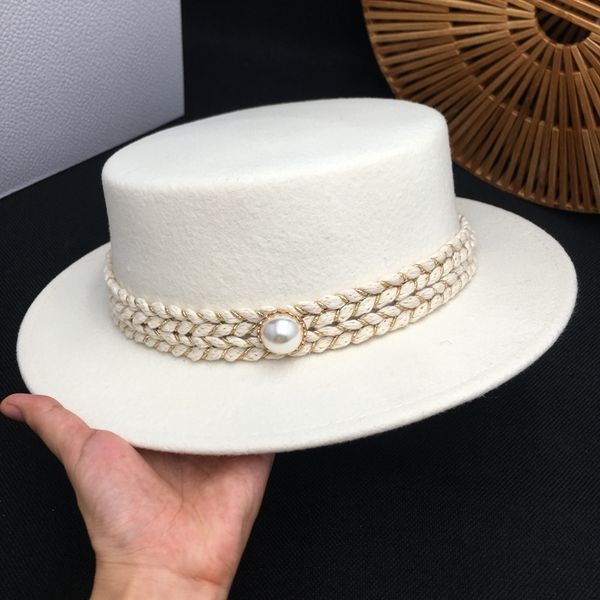 fedora early autumn winter white wool felt hat for women with pearl version of europe and america elegant retro women's caps 201013, Blue;gray
fedora early autumn winter white wool felt hat for women with pearl version of europe and america elegant retro women's caps 201013, Blue;gray