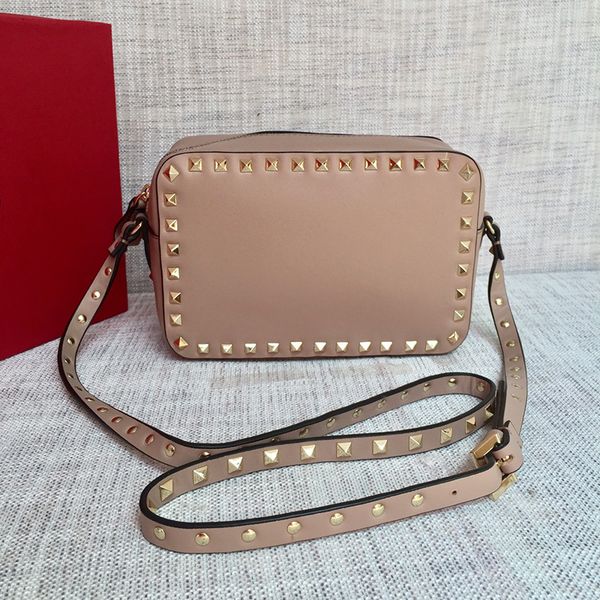 new style camera bag 5526 imported lychee striped calfskin match with custom grade metal rivet make the whole bag more shiny fashion bags
new style camera bag 5526 imported lychee striped calfskin match with custom grade metal rivet make the whole bag more shiny fashion bags