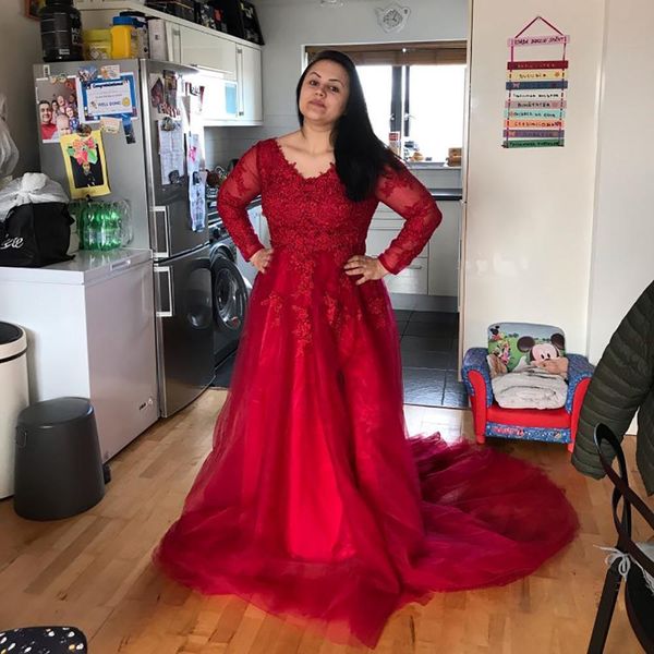 customized long sleeves plus size lace evening dresses 2021 with appliques sweep train tulle formal prom party gowns, Black;red
customized long sleeves plus size lace evening dresses 2021 with appliques sweep train tulle formal prom party gowns, Black;red