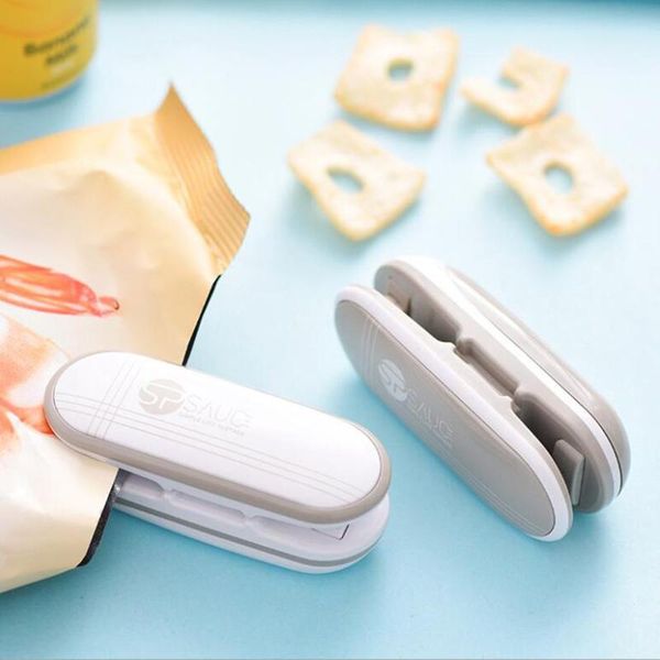 portable heat sealer plastic bag storage packet mini sealing machine handy sealer easy resealer for snack kitchen gadgets
portable heat sealer plastic bag storage packet mini sealing machine handy sealer easy resealer for snack kitchen gadgets